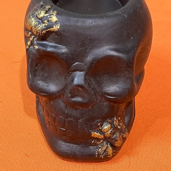 Gothic Black and Gold Skull Candle Holder with 2 candles - Picture 6 of 8